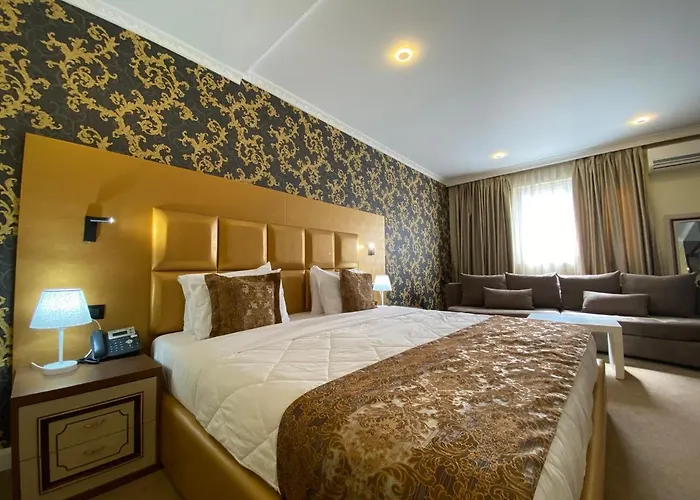 Hotel Deluxe