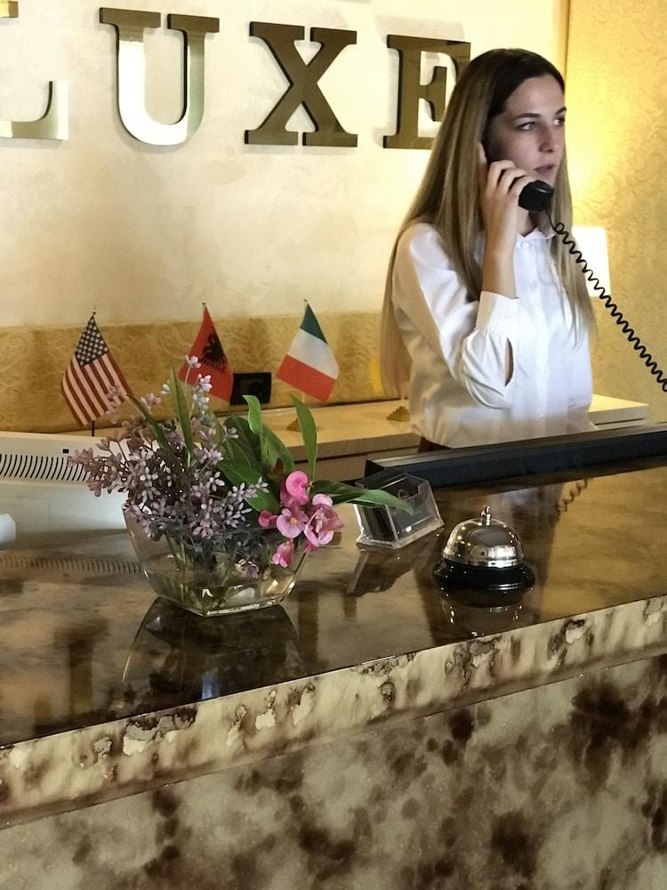 Hotell Deluxe Tirana