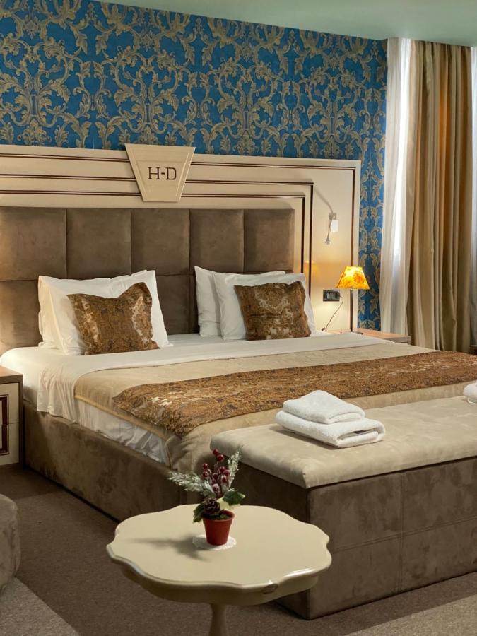 Deluxe Hotel