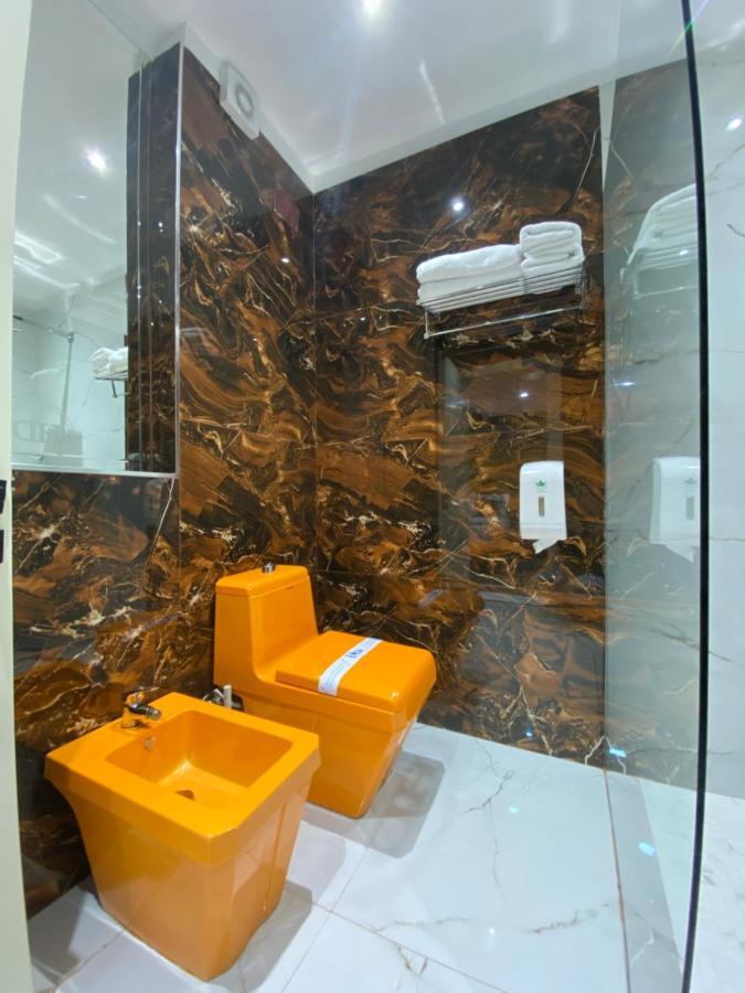 Deluxe Hotell Tirana