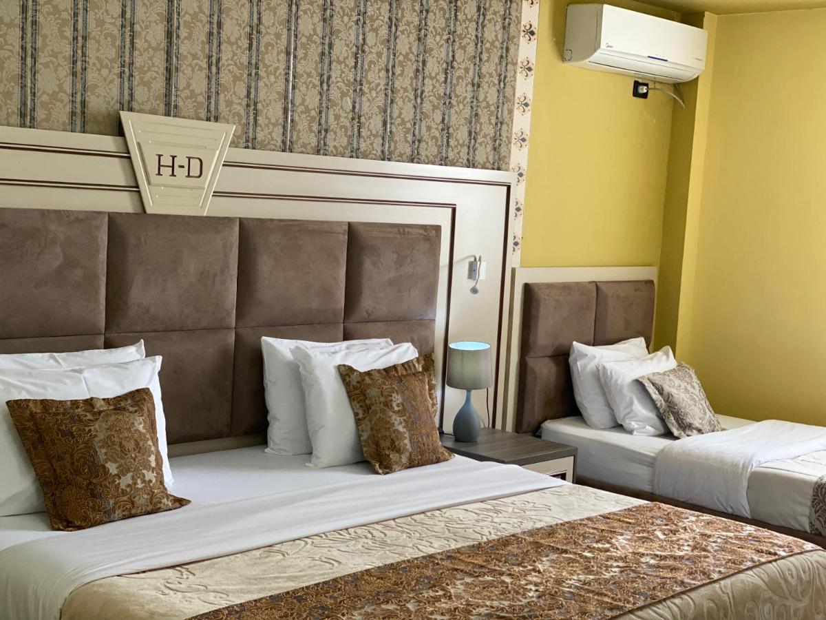 Deluxe Tirana