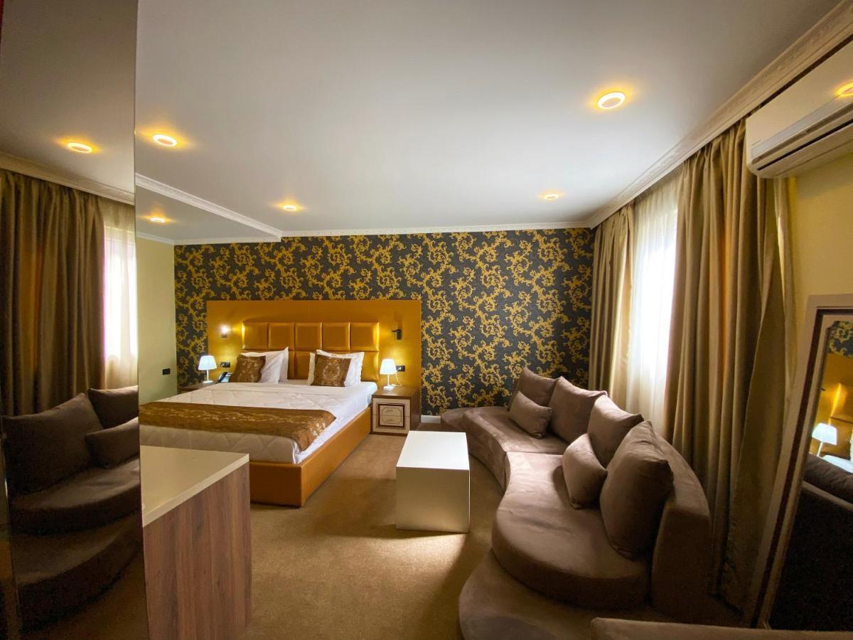 Deluxe Hotel