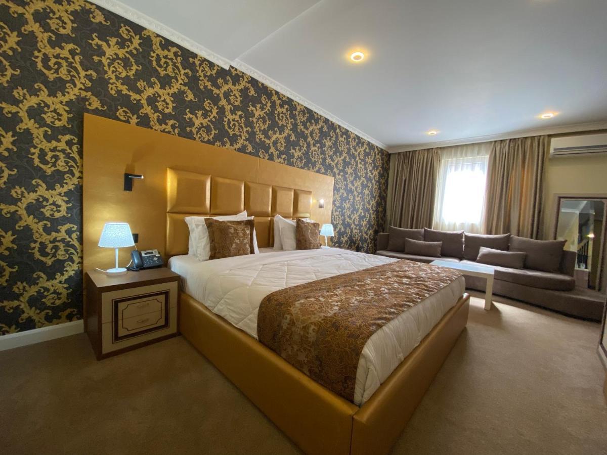 Deluxe 4* Tirana