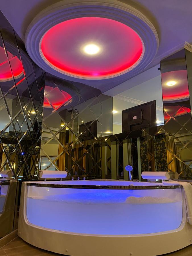 Deluxe Tirana