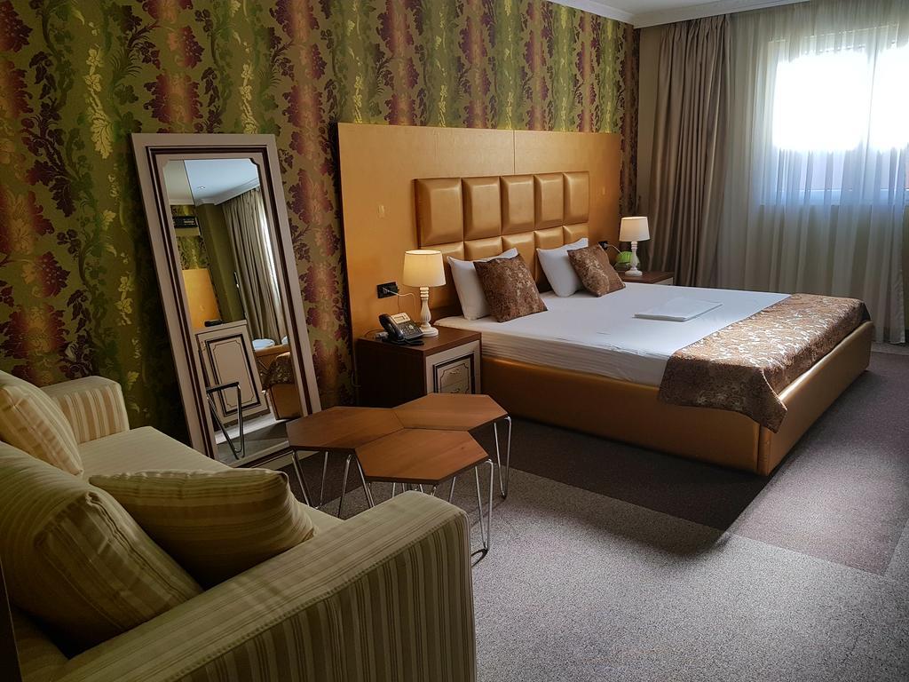 Deluxe 4* Tirana