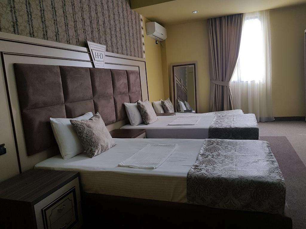 Hotel Deluxe